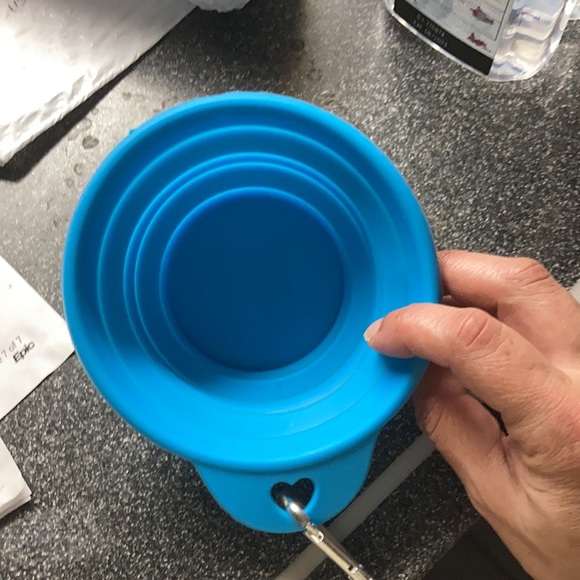 Collapsible dog travel bowl keychain pet - Picture 3 of 17